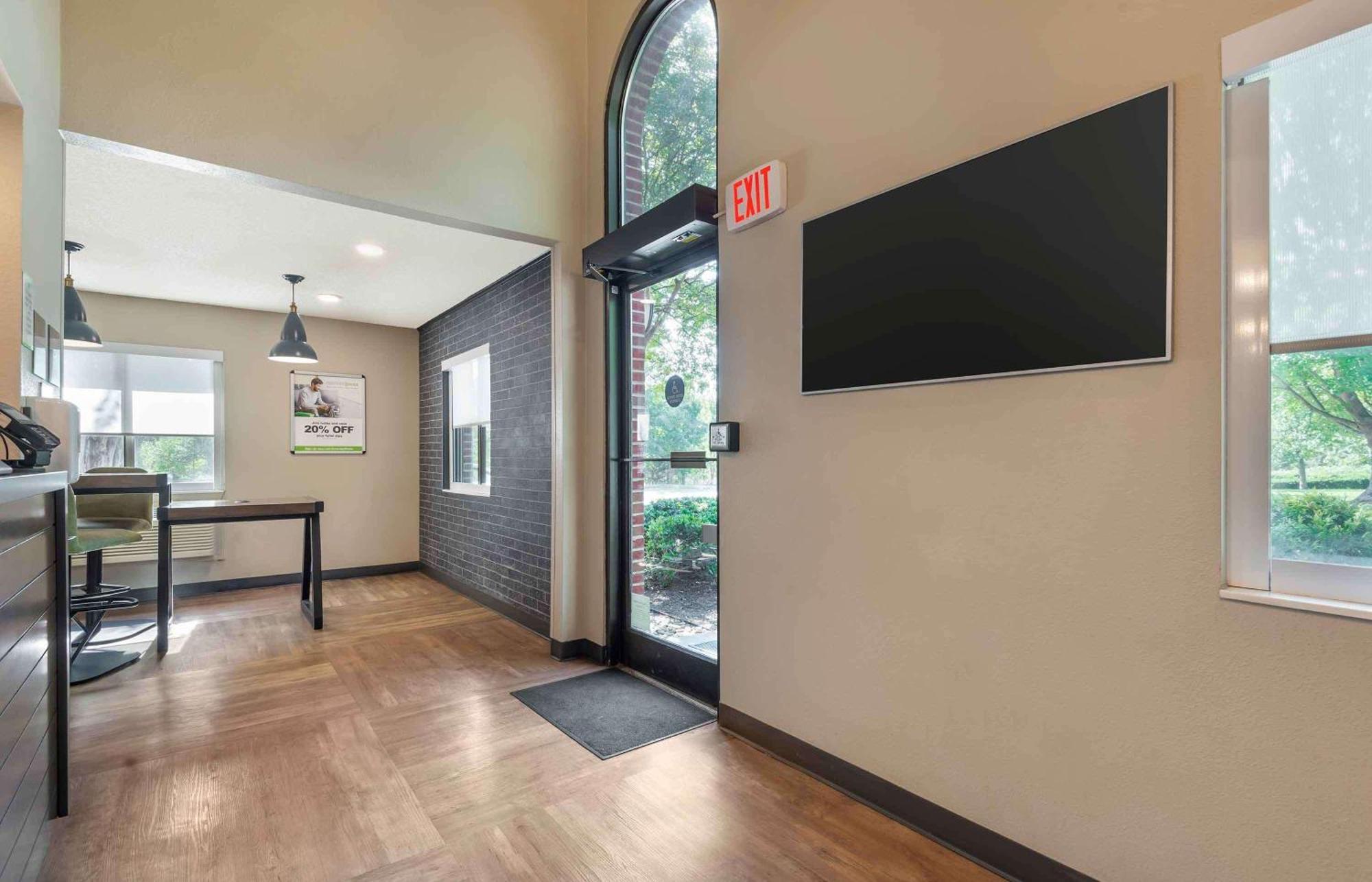 Extended Stay America Select Suites - Charlotte - University Place - E Mccullough Dr Exterior photo
